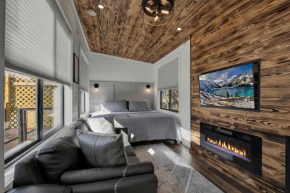 Wow! Cozy Haus with Hot Tub, Fire Pit, and Views!